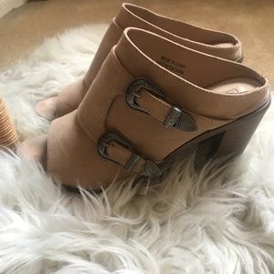 Tan western buckle mule